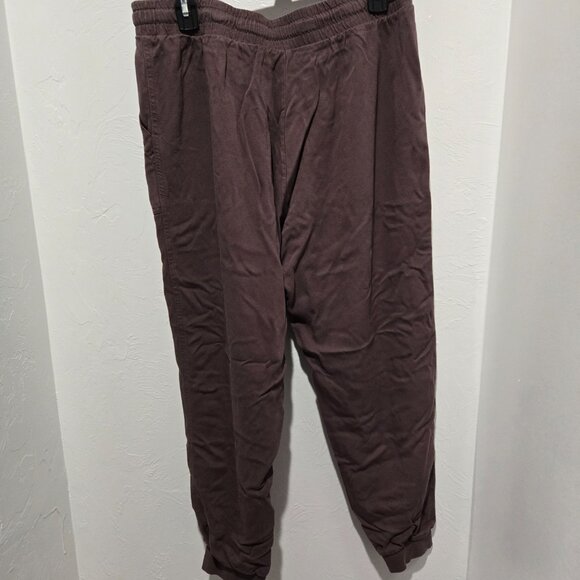 Size L Pants  by Splendid – Some pealing in the crotch area- Loved 👖✨ - Picture 3 of 4